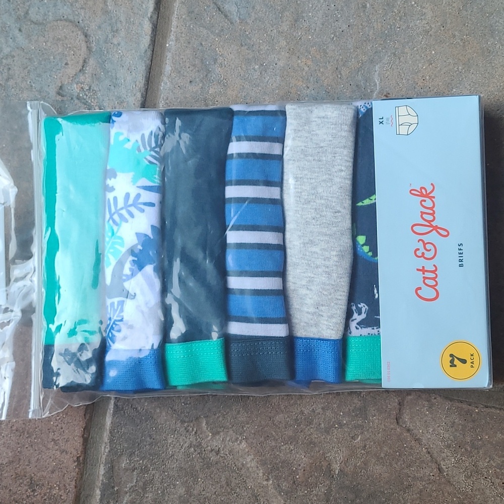 New with tags! Cat & Jack Boys XL 16 Briefs pack of 7 underwear